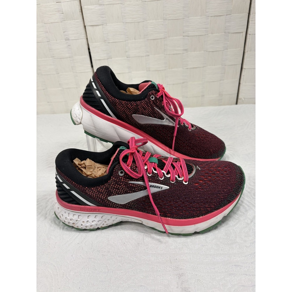 Brooks Ghost 11 running shoes text. black/raspberry mesh pink laces womens 8.5